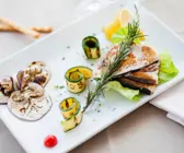 Gegrillter Schwertfisch mit Gemüse