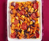 Kürbistarte mit Tomaten und Zwiebeln