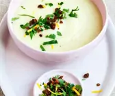 Kohlrabicremesuppe mit Pumpernickelbröseln