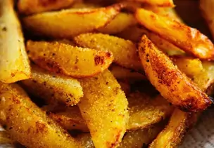 Frittierte Kartoffelecken