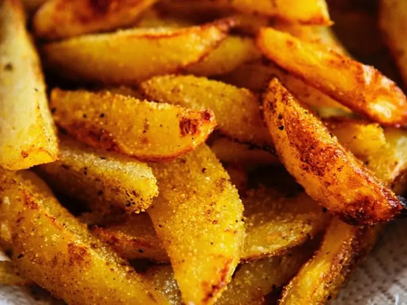 Frittierte Kartoffelecken