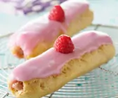 Eclairs mit Himbeeren