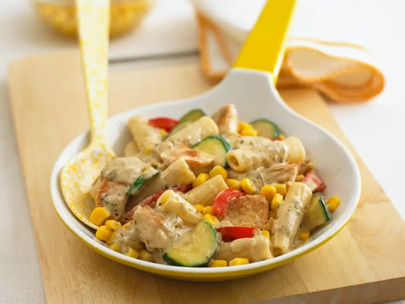 Putengeschnetzeltes mit Gemüse und Rigatoni