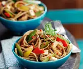 Vegetarische Nudelpfanne mit Paprika