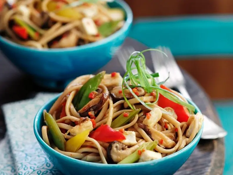 Vegetarische Nudelpfanne mit Paprika