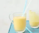 Mangosmoothie mit Kokos
