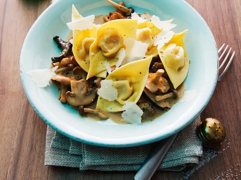 Tortellini mit Kürbisfüllung und Pilzen