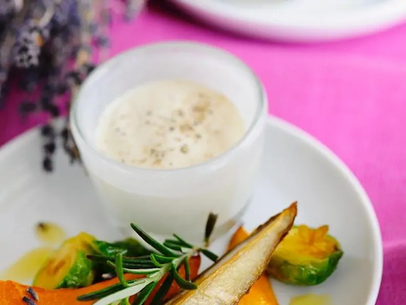 Gebackenes Gemüse mit Lavendel-Käsecreme