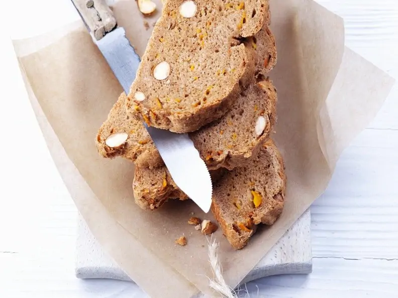 Möhren-Nuss-Brot