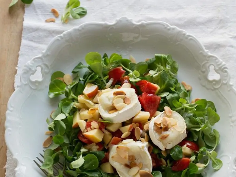 Feldsalat mit Ziegenkäsetalern