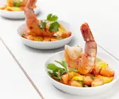 Scampi auf pikantem Fruchtsalat