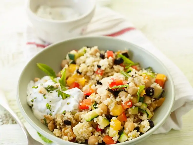Gemüsecouscous mit Minze und Dip