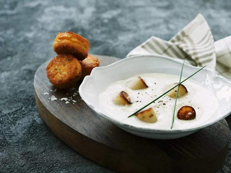 Kartoffel-Fisch-Frikadellen mit Sellerie-Kokos-Suppe