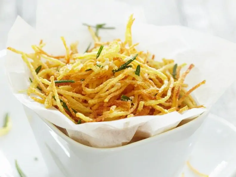 Pommes pailles mit Rosmarin