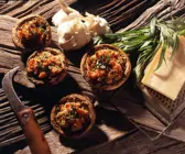 Gefüllte und überbackene Riesenchampignons