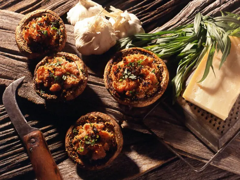 Gefüllte und überbackene Riesenchampignons