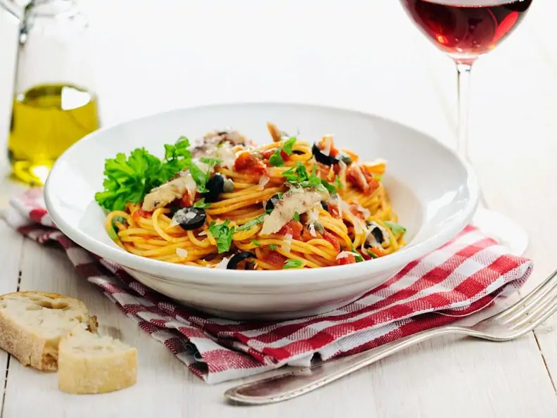 Pasta mit würziger Tomatensauce