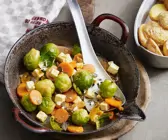Rosenkohlgemüse mit Käse und Aprikosen