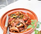 Geschmortes Kaninchen mit Gemüse