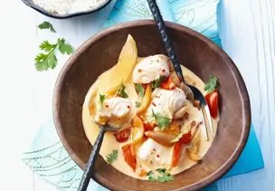Thailändisches Fischcurry mit Gemüse
