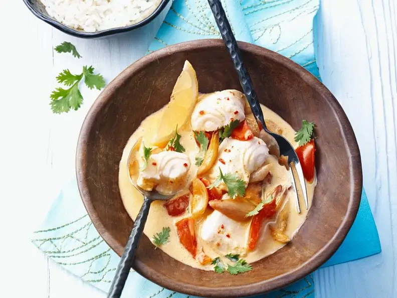 Thailändisches Fischcurry mit Gemüse