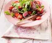 Spinatsalat mit Entenleber und Erdbeeren