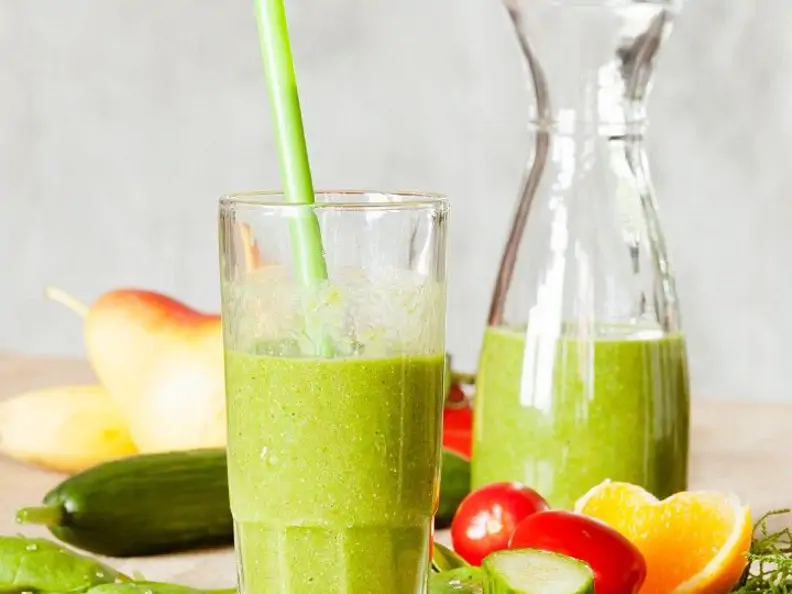 Spinat-Gurken-Drink mit Birne