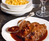 Sauerbraten mit Lebkuchen-Rosinen-Sauce