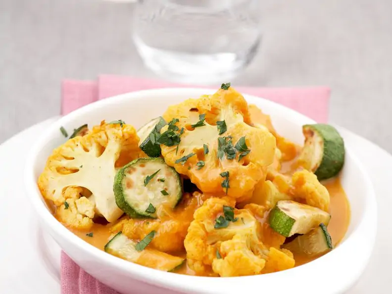Blumenkohlcurry mit Zucchini