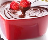 Erdbeeren mit Schokoladencreme zum Eintunken