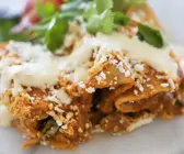 Gefüllte Torillas mit Käsesauce