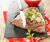 Rinderhüftsteak mit Korianderdip