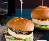 Vegetarischer Greek-Style-Burger