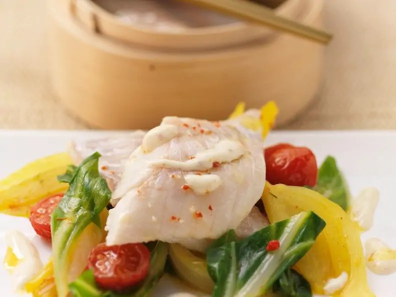 Rotbarschfilet auf Gemüsebett
