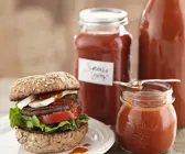 Pilzburger mit Camembert und Tomatendip