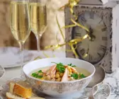 Lachs-Kichererbsen-Süppchen mit Champagner