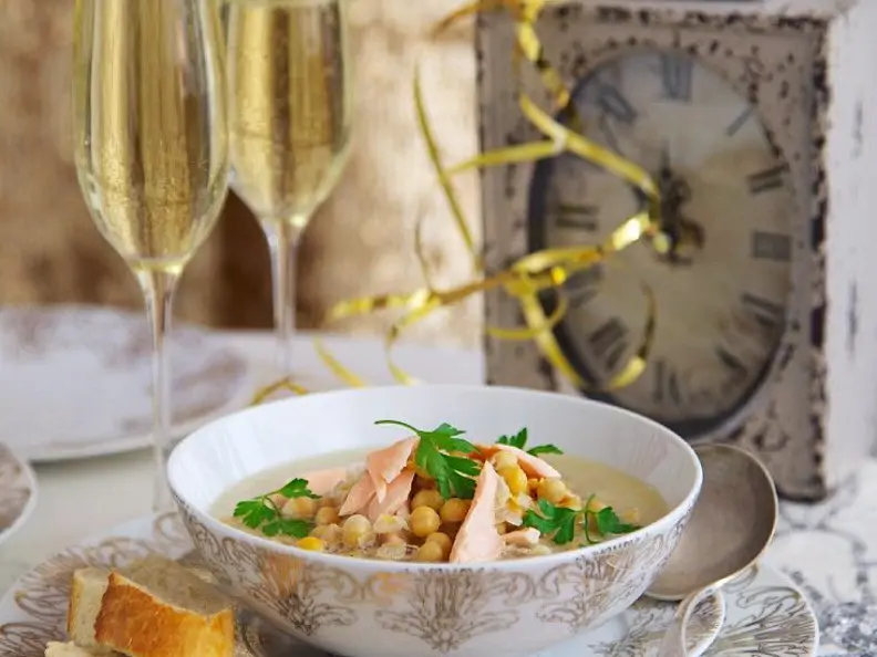 Lachs-Kichererbsen-Süppchen mit Champagner
