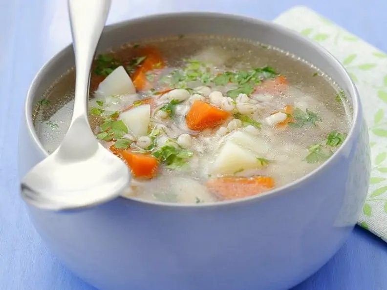 Kartoffelsuppe mit Graupen
