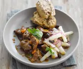 Geschmortes Rindfleisch und Schwarzwurzeln