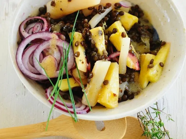 Linsen-Schwarzwurzelsalat mit Ananas