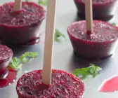 Brombeer-Grapefruit-Eis am Stiel