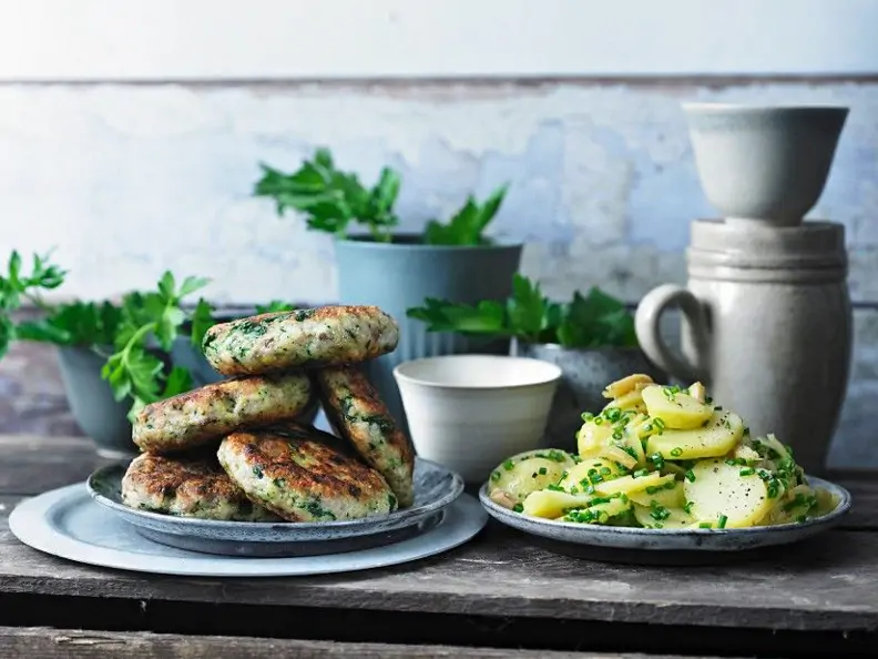 Fischpuffer mit Salat