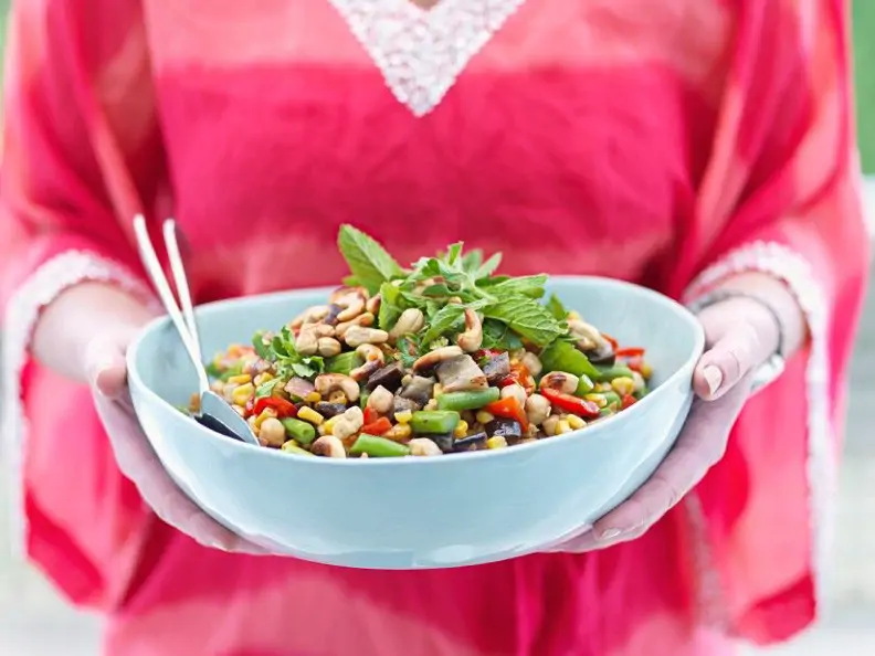 Gemüsesalat mit Kichererbsen