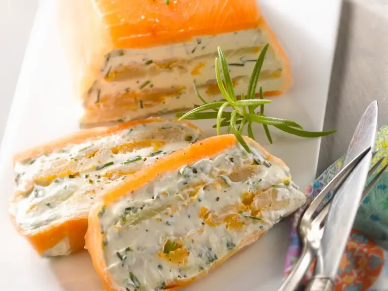 Frischkäseterrine mit geräuchertem Fisch