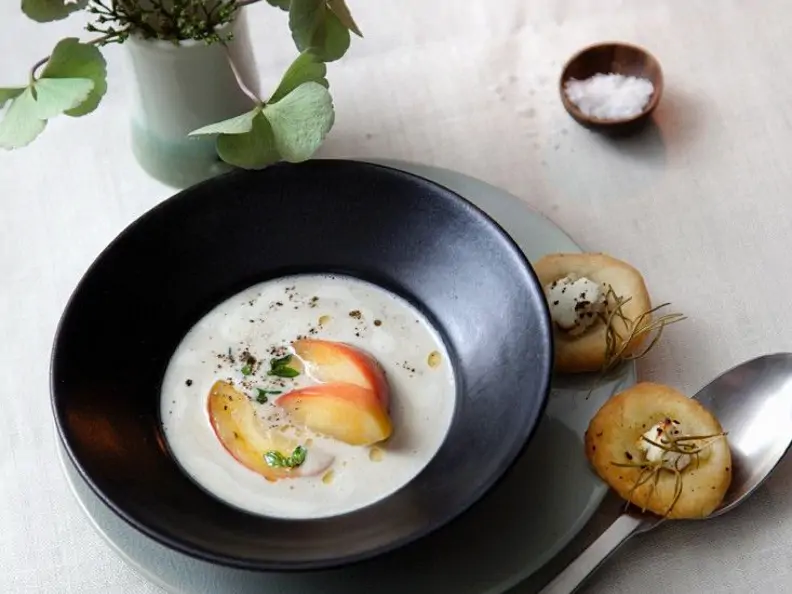 Maronensuppe mit Äpfeln und Rosmarinbrot