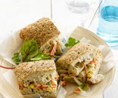 Sandwich mit Thunfisch und Mais