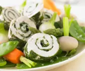 Hähnchen-Kräuterrolle mit Gemüse