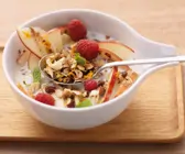 Müsli mit Früchten und Nüssen