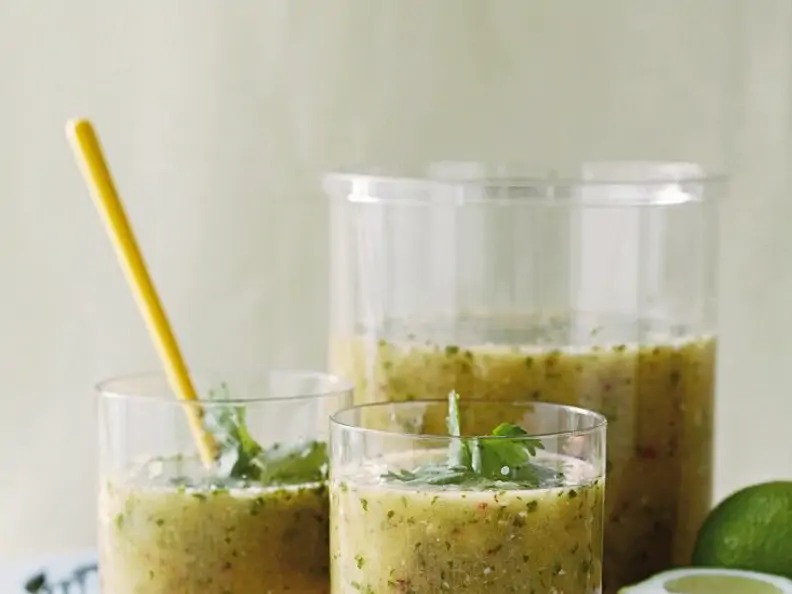 Kalte Gurkensuppe mit Ananas