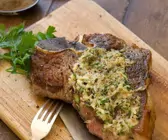 T-Bone-Steak mit Kräuterbutter